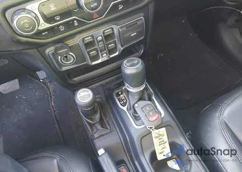 2021 Jeep Wrangler Unlimited Sahara Altitude 4X4 z USA, uszkodzony, nr VIN 1C4HJXEG9MW522241